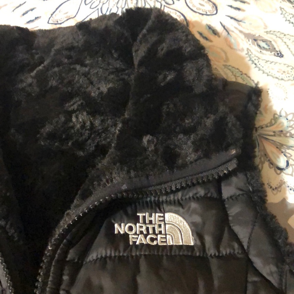 North Face kids reversible vest Sz 6/7